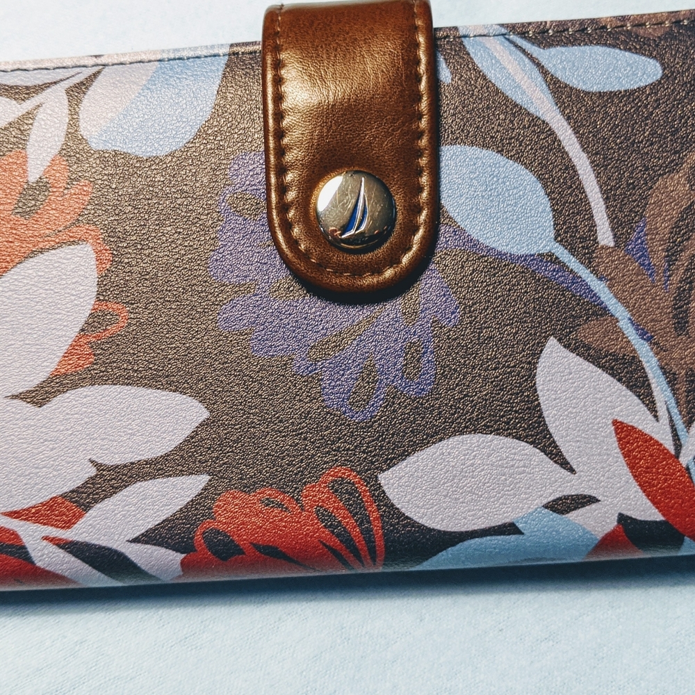 Nautica women's clutch wallet